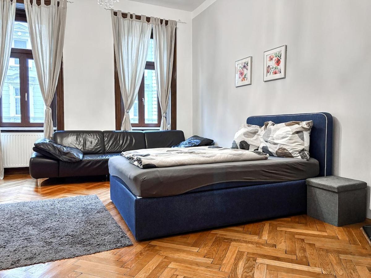 Apartment At Westbahnhof I Close To Shopping Street & Metro *