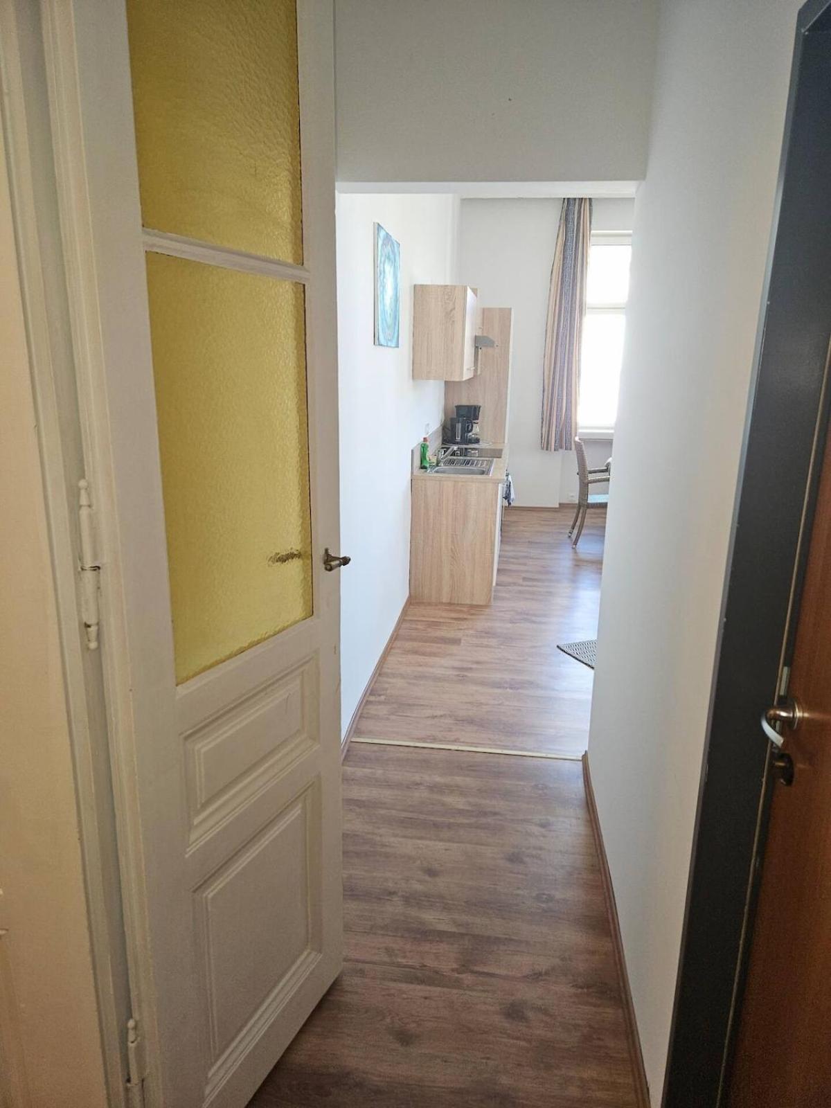 At Westbahnhof I Close To Shopping Street & Metro Apartment Wien