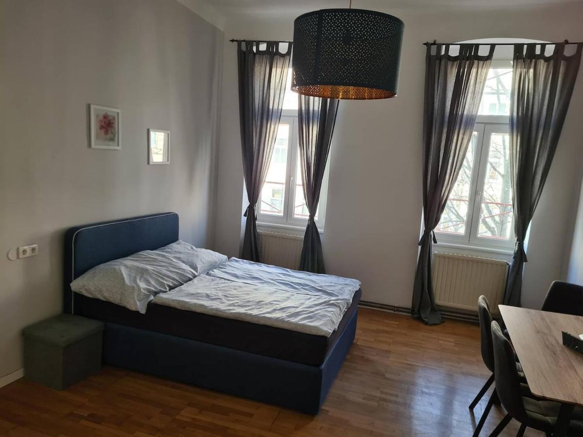 Apartment At Westbahnhof I Close To Shopping Street & Metro