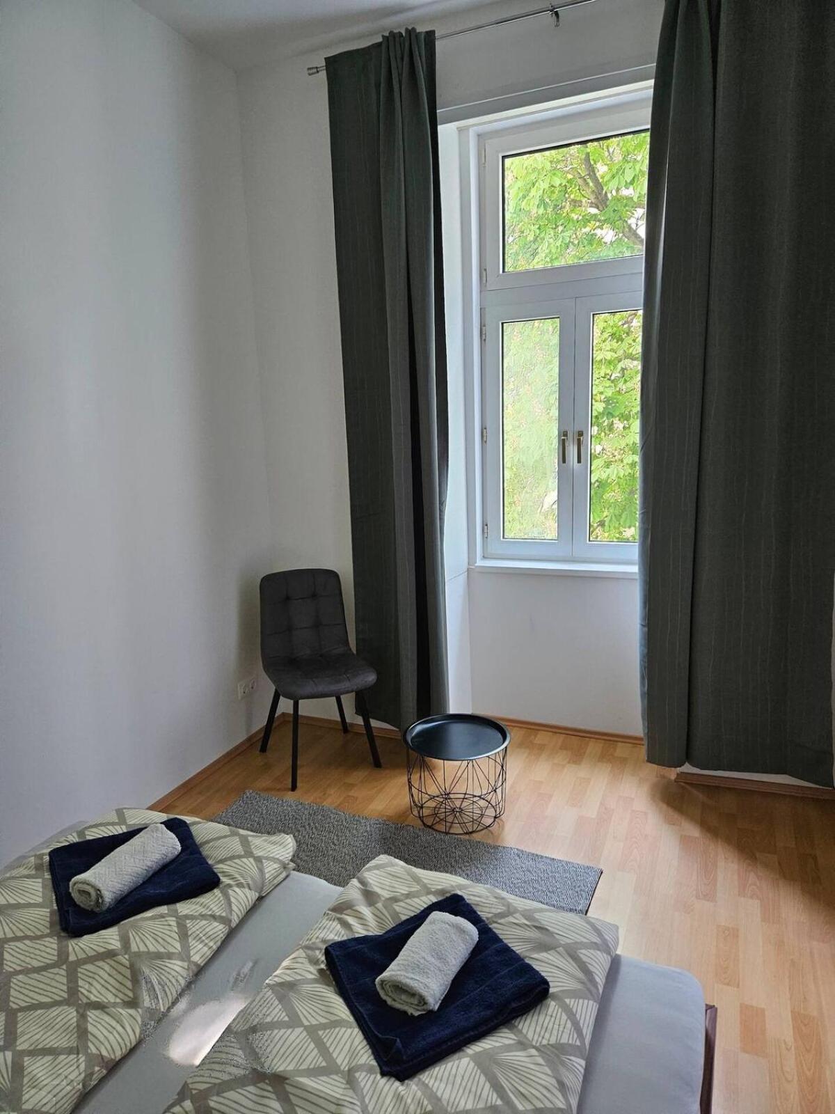 At Westbahnhof I Close To Shopping Street & Metro Apartment Wien