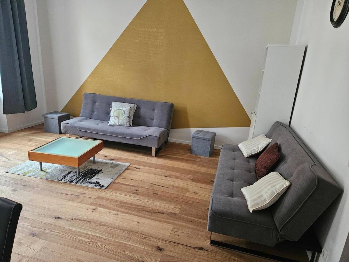 At Westbahnhof I Close To Shopping Street & Metro Apartment Wien
