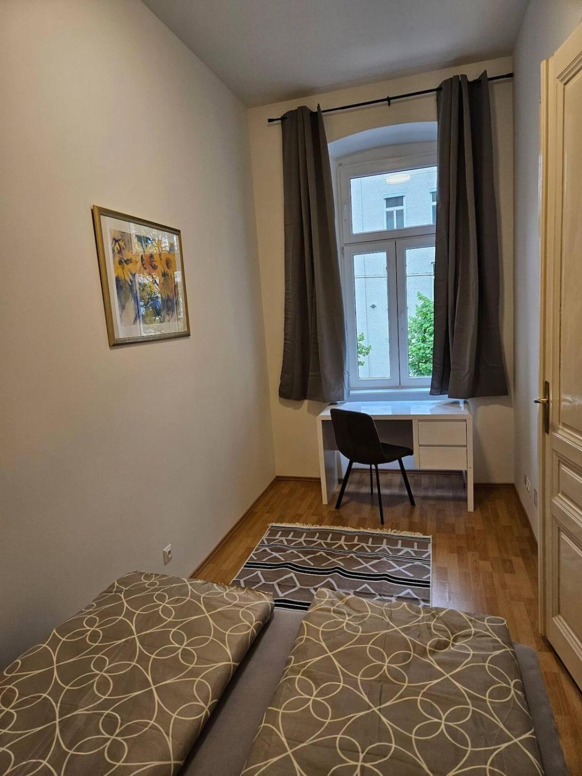At Westbahnhof I Close To Shopping Street & Metro Apartment