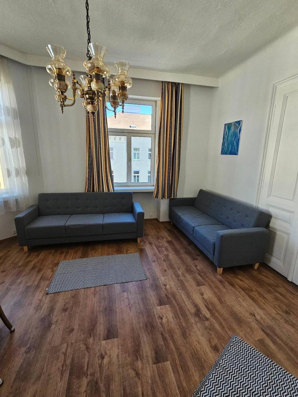 At Westbahnhof I Close To Shopping Street & Metro Apartment Wien