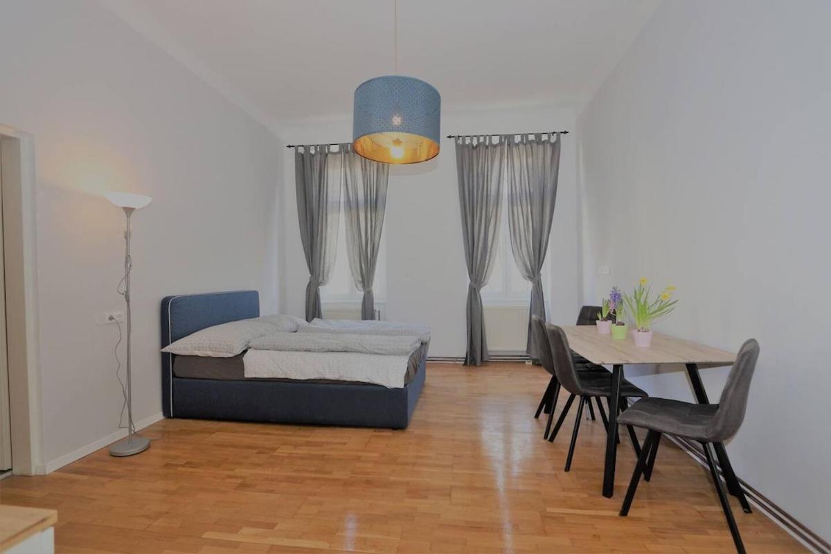 Apartment At Westbahnhof I Close To Shopping Street & Metro